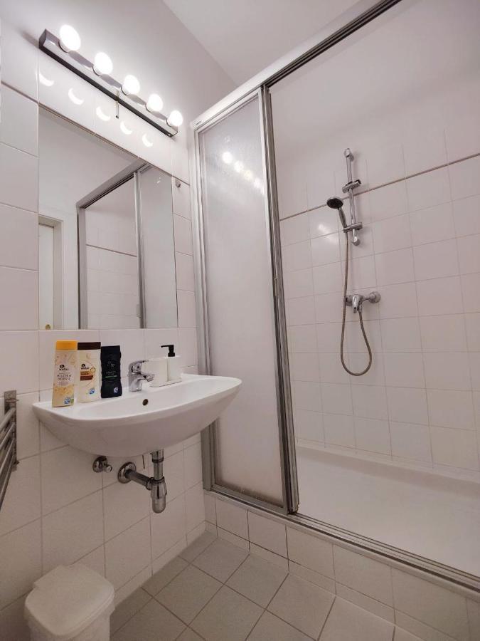 וינה Central Mariahilfer Apartment 4 Min To The City Shopping Center And Schoenbrunn Palace מראה חיצוני תמונה