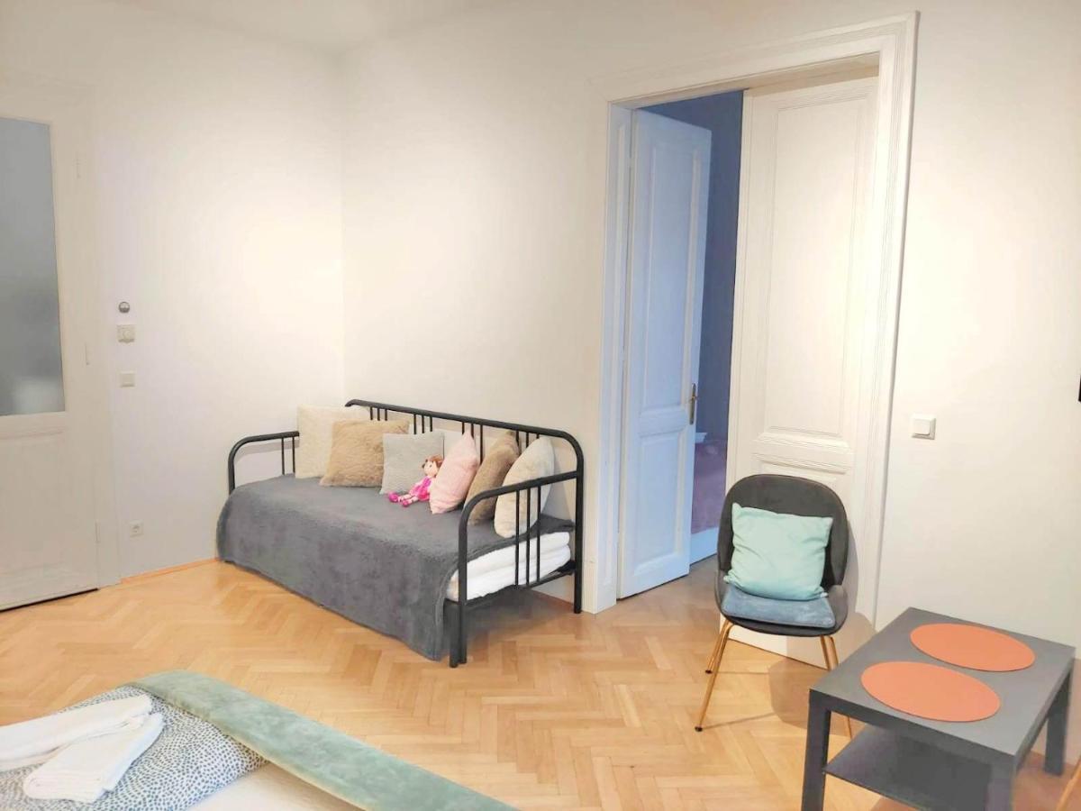וינה Central Mariahilfer Apartment 4 Min To The City Shopping Center And Schoenbrunn Palace מראה חיצוני תמונה